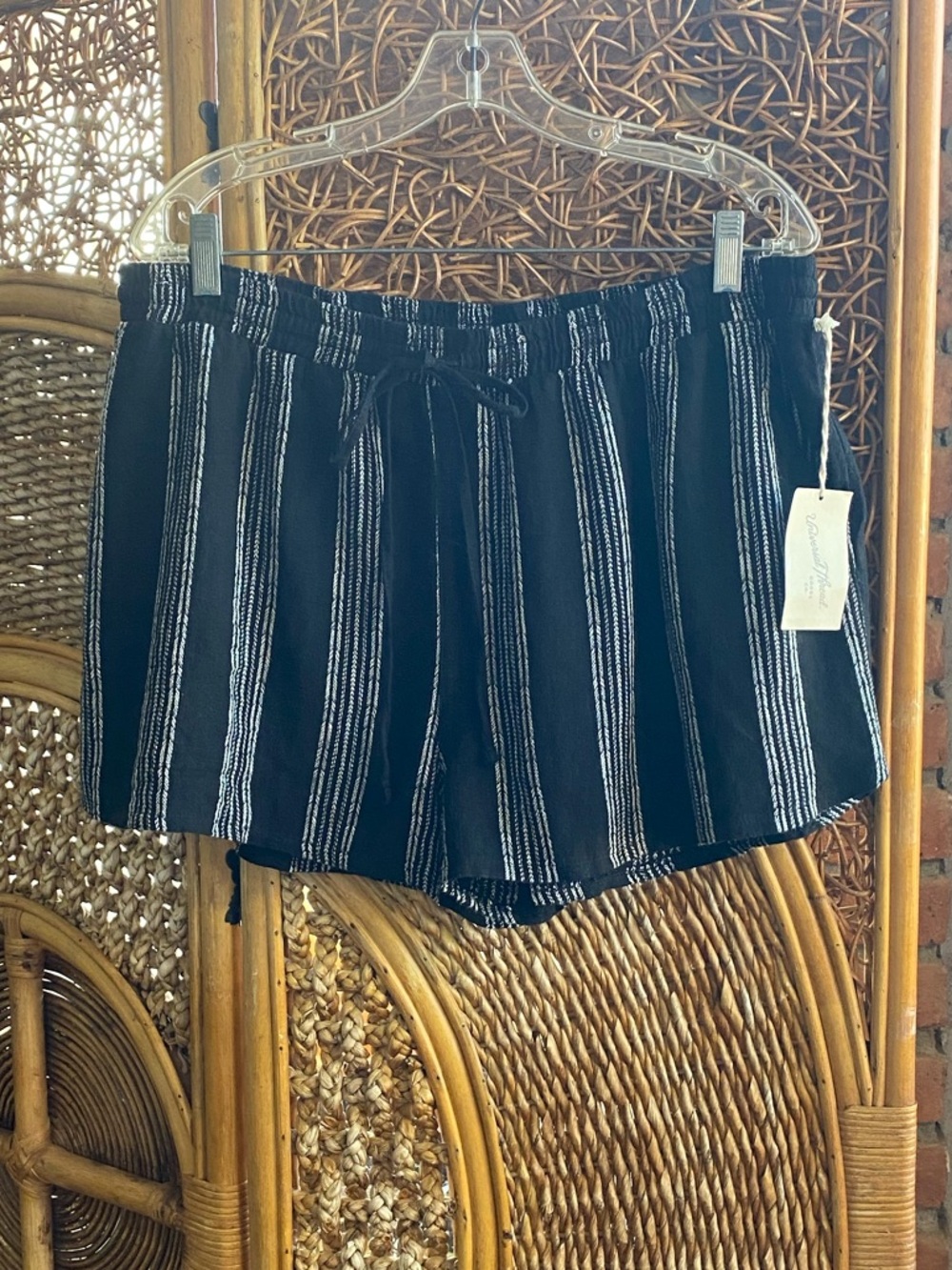 NWT Universal Thread Black with White Stripe Pockets 52% Linen Size X-LARGE